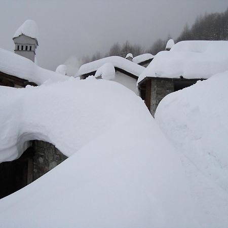 B&B A Pankeo Valtournenche Bagian luar foto