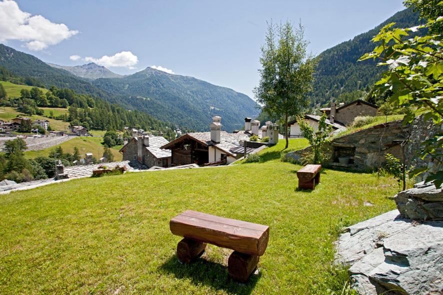 B&B A Pankeo Valtournenche Bagian luar foto