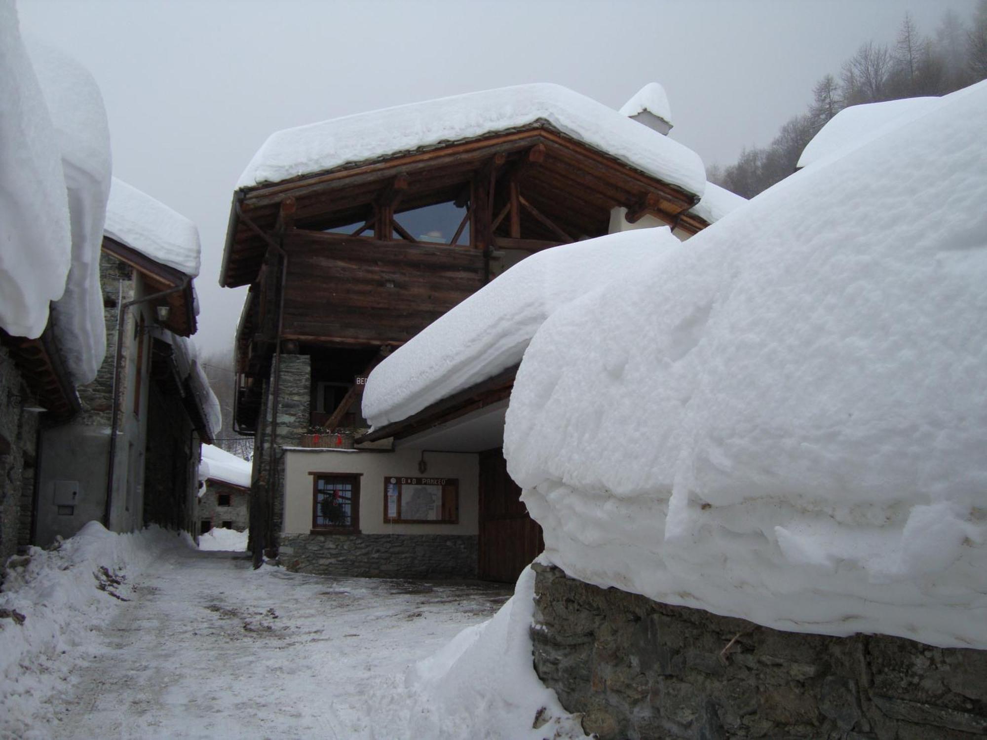 B&B A Pankeo Valtournenche Bagian luar foto