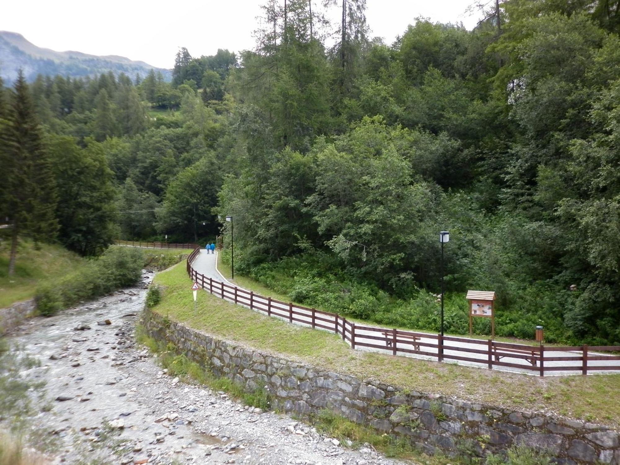 B&B A Pankeo Valtournenche Bagian luar foto